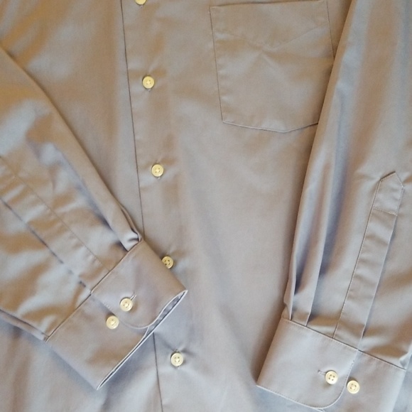 Vanheusen Dress Shirt light weight - Picture 2 of 4